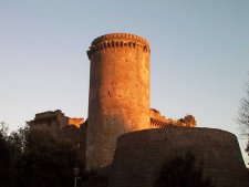 La torre della Rocca
dei Borgia a Nepi
(6513 bytes)